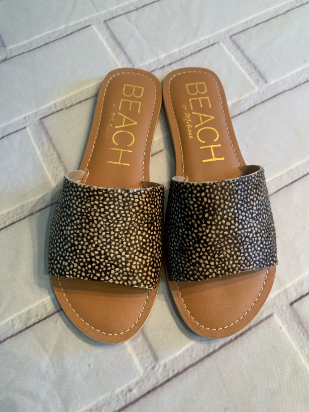 Beach by Matisse Black Speckled Slide Sandals with Tan Footbed